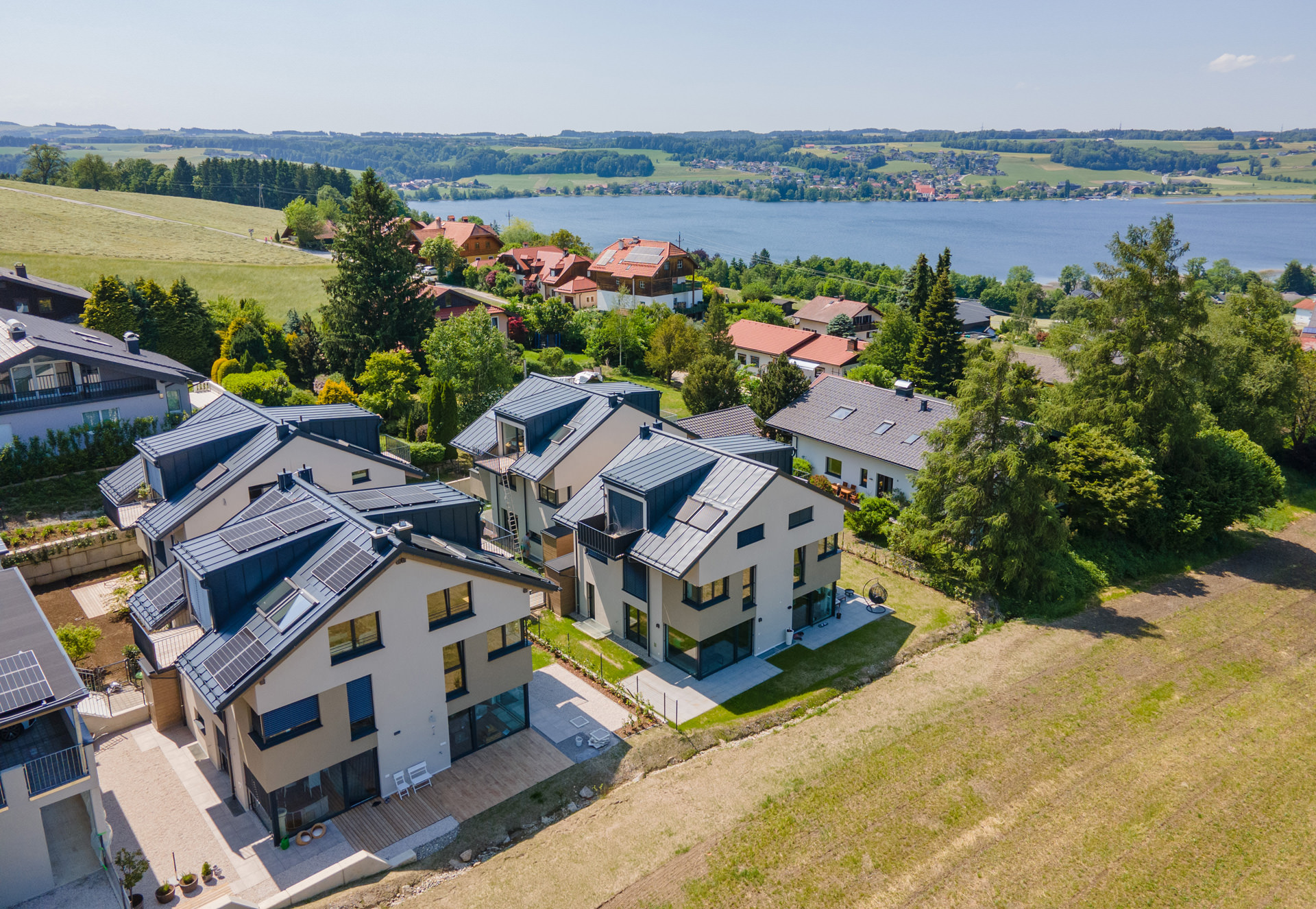 Fertigstellung der Doppelhausvillen in Mattsee